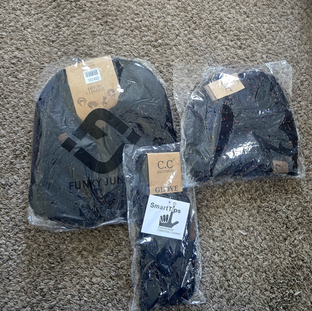 CC Exclusive Hat, Gloves And Infinity Scarf Set